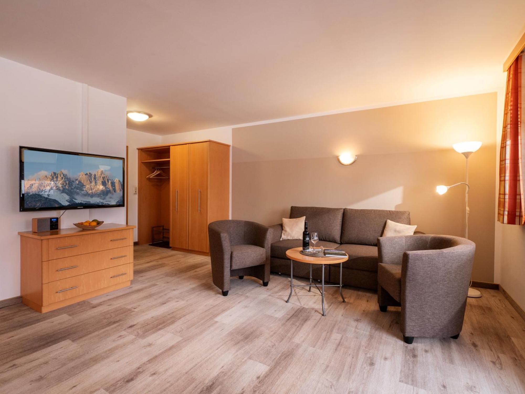 אלמאו Appartements Holiday מראה חיצוני תמונה