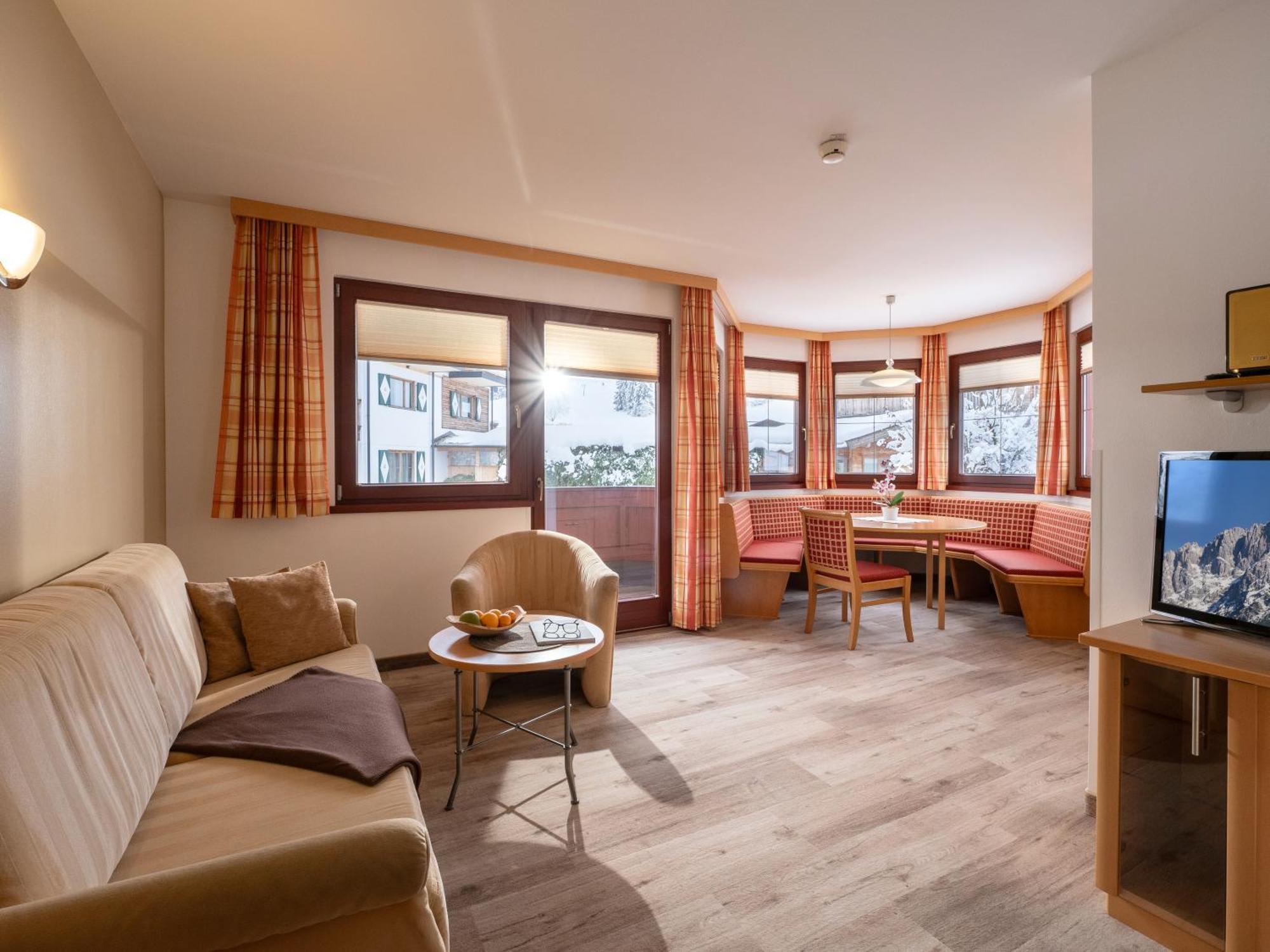 אלמאו Appartements Holiday מראה חיצוני תמונה