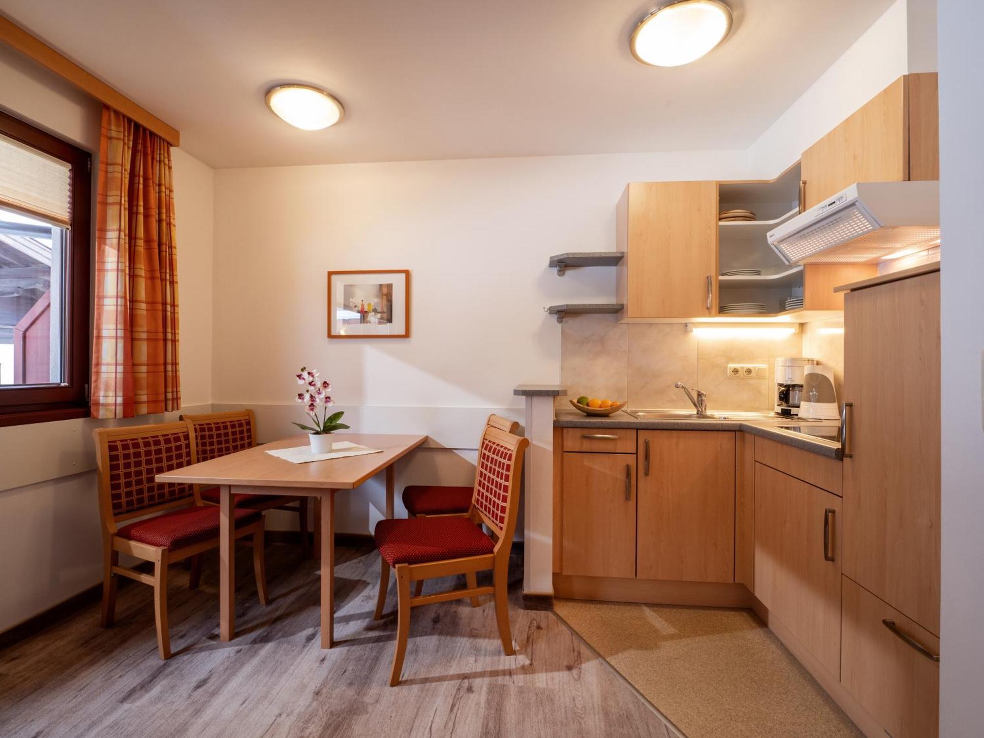 אלמאו Appartements Holiday מראה חיצוני תמונה
