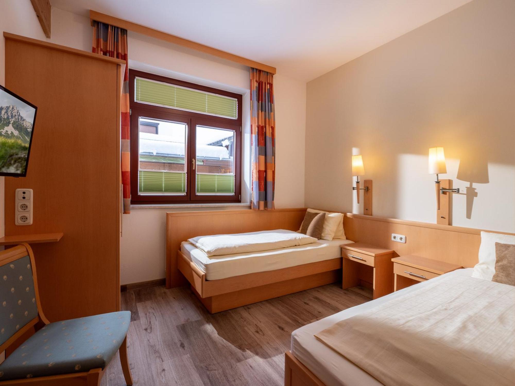 אלמאו Appartements Holiday מראה חיצוני תמונה