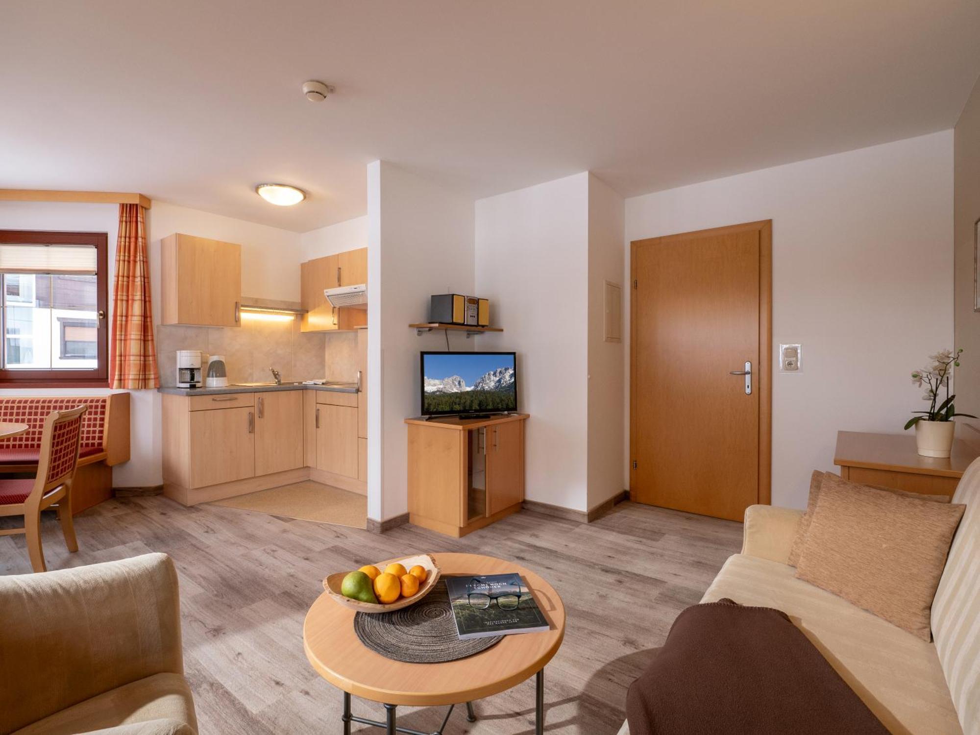 אלמאו Appartements Holiday מראה חיצוני תמונה