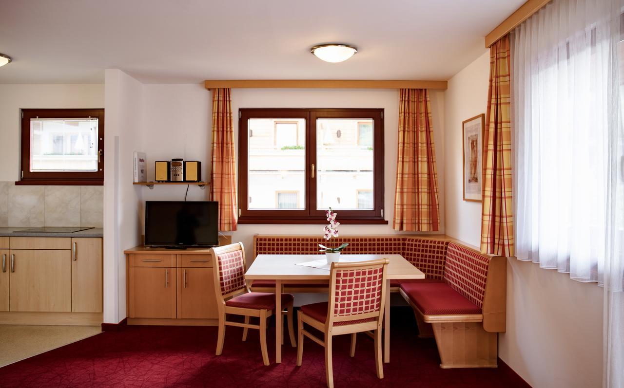 אלמאו Appartements Holiday מראה חיצוני תמונה