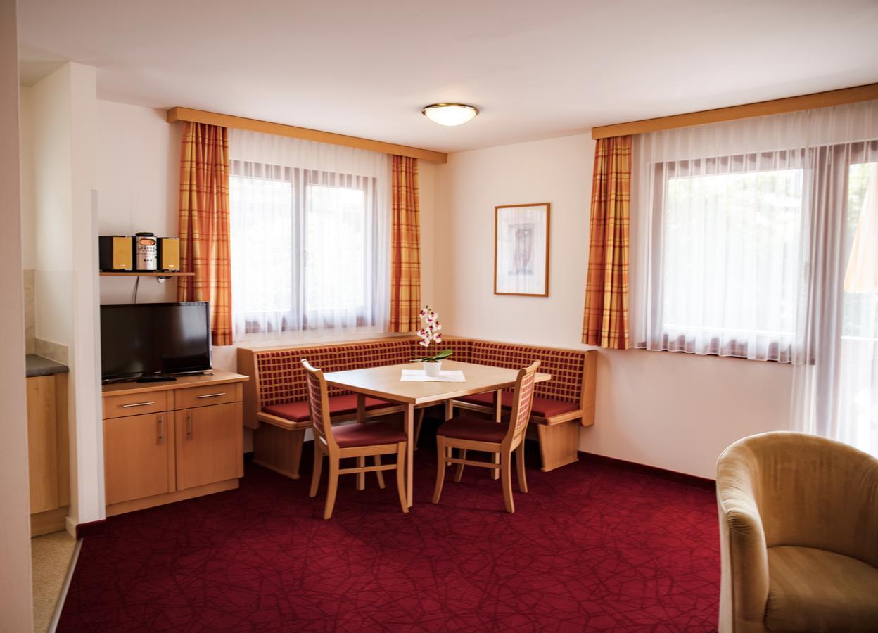 אלמאו Appartements Holiday מראה חיצוני תמונה